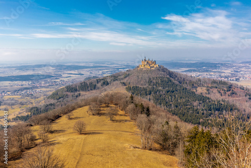 Frühlingshafte Entdeckungstour rund um die prächtige Burg Hohenzollern - Baden-Württemberg - Deutschland photo
