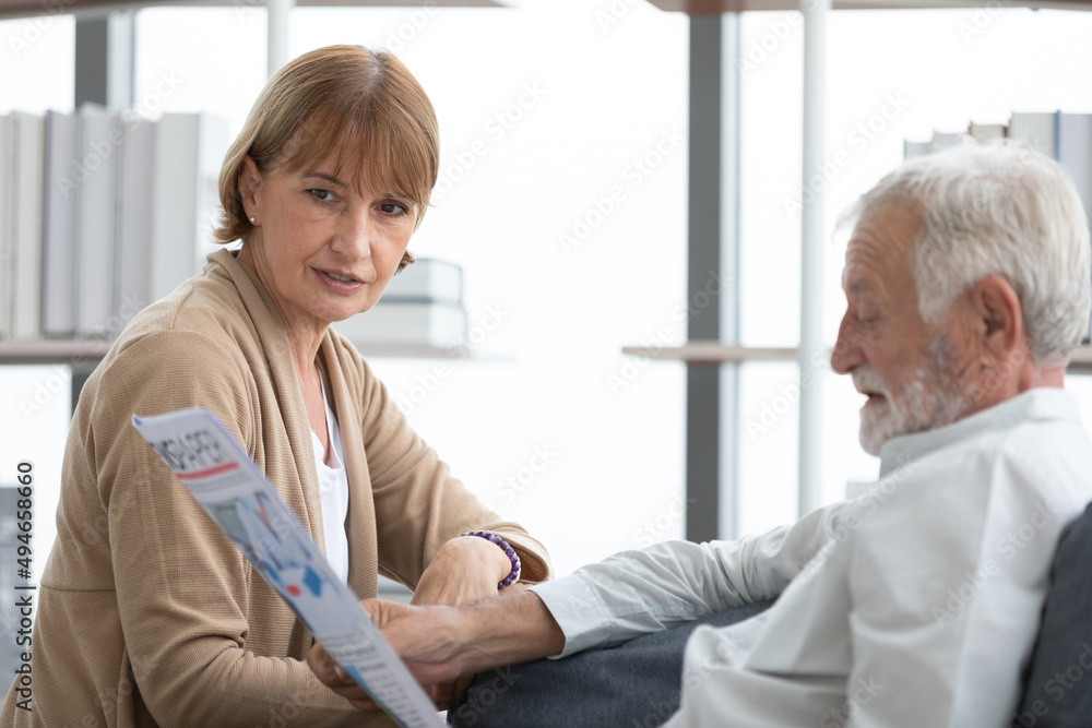 Obraz premium senior couple reading a newspaper in free time