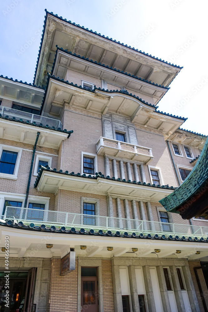 Obraz premium 祇園甲部歌舞練場と弥栄会館（京都府京都市）