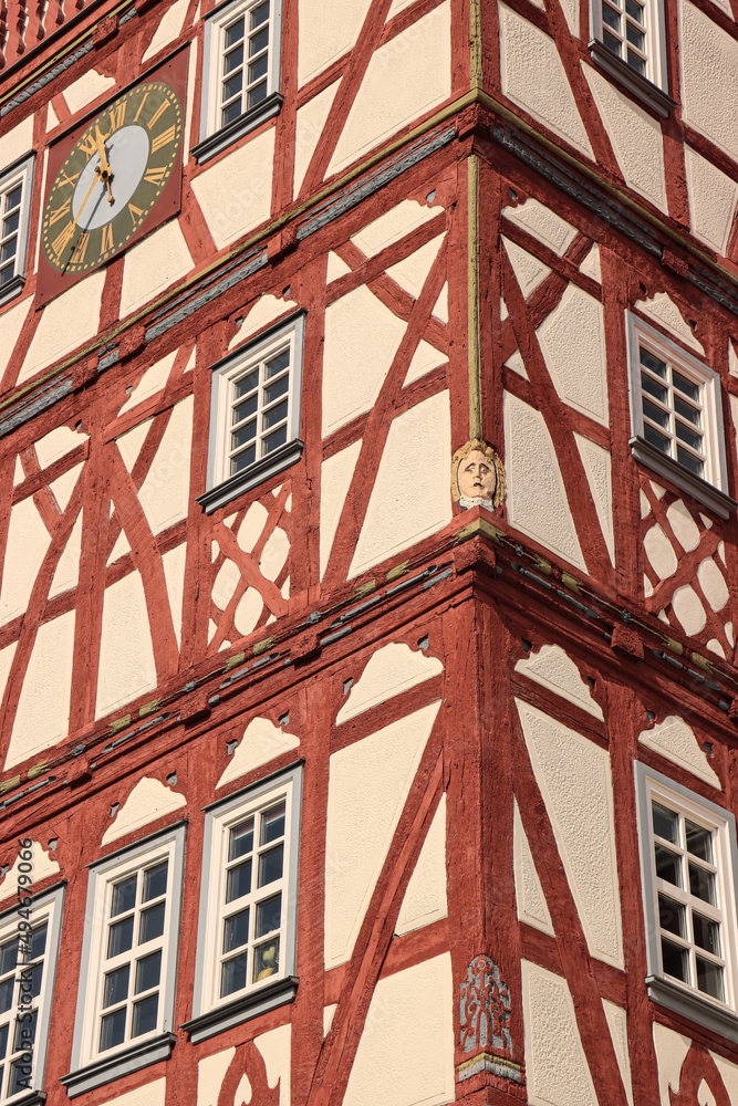 Thüringisches Fachwerkjuwel; Detail am Rathausturm in Treffurt