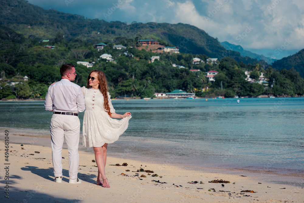 Romantic couple on the paradise tropical beaches of Seychelles