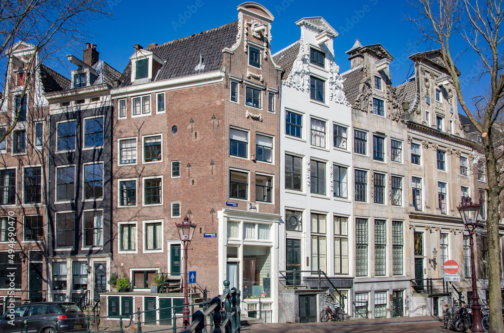 Obraz premium AMSTERDAM, NETHERLANDS. MARCH 19, 2022.Beautiful view of the city