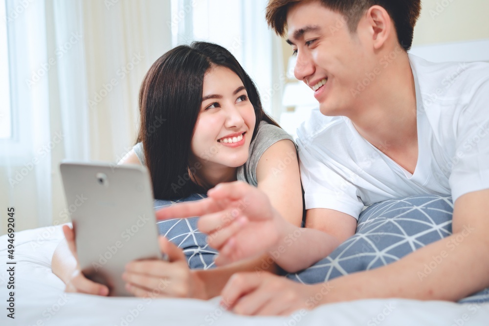 asian couple using tablet or computer start a business selling products online.
