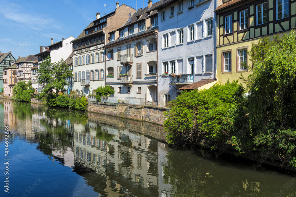 Timbered Houses reflecting in the ILL canal along the riverbank of the Petite France, Strasbourg, Alsace, Bas-Rhin Department, France