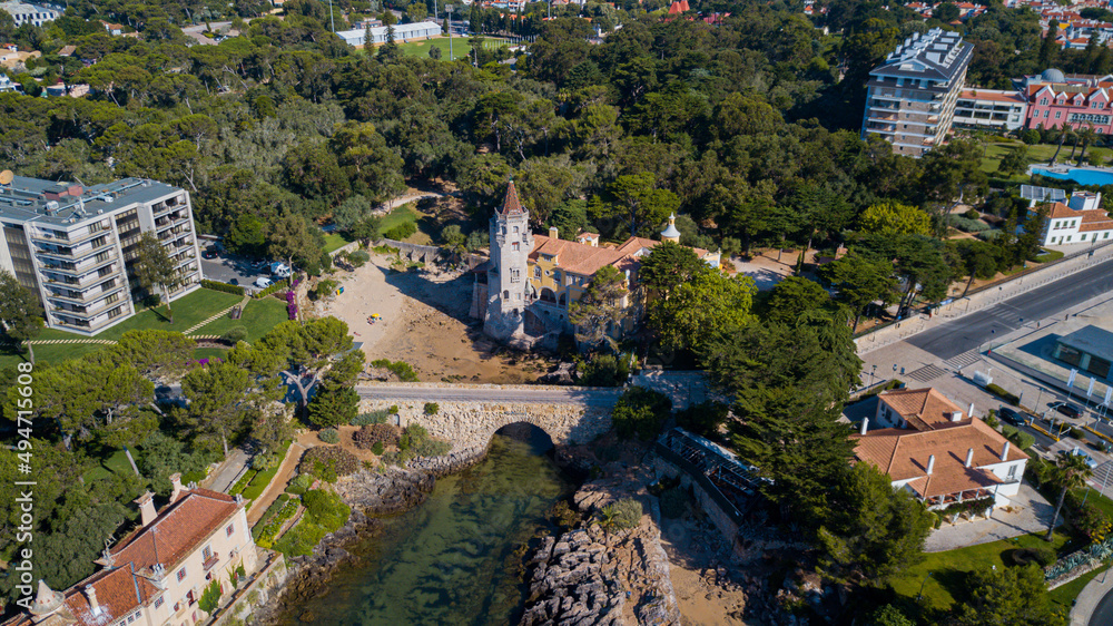 Fototapeta premium big castle in middle of marine at Cascais