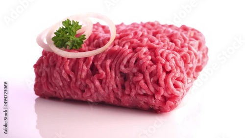 Wallpaper Mural Fresh Minced Beef with Onions turn around animation - Meat on a turntable isolated on white background Torontodigital.ca