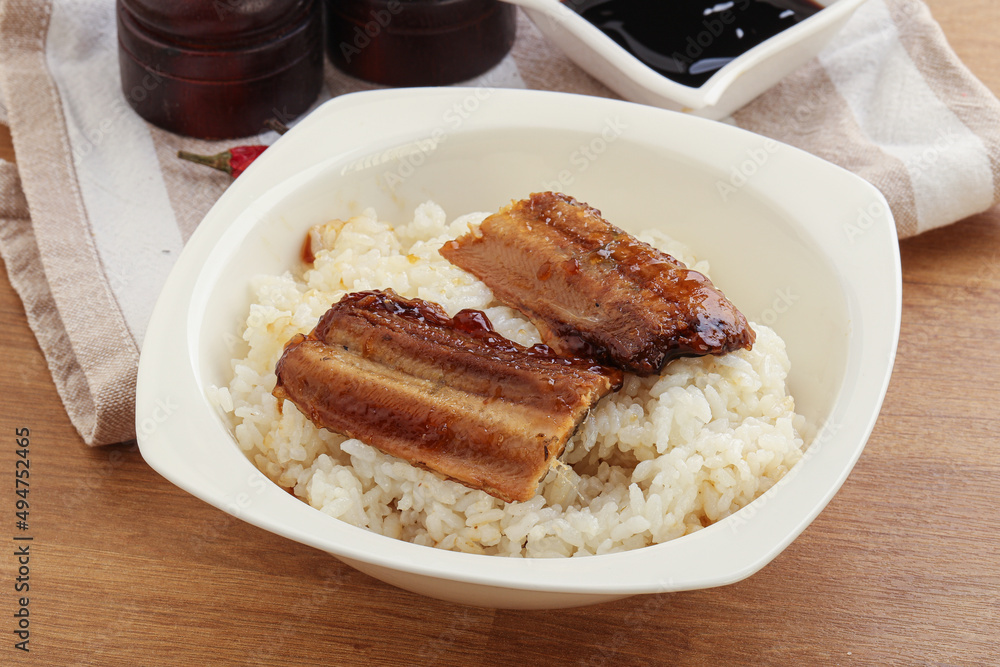 Roasred eel with steamed rice Roasred eel with steamed rice