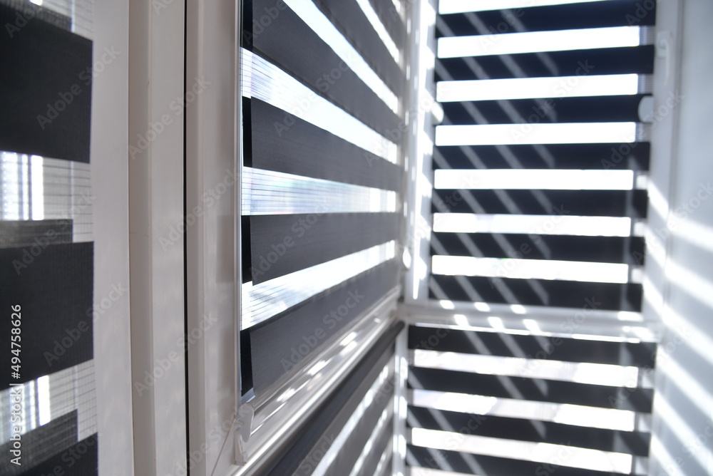 Obraz premium sunlight breaks through the blinds