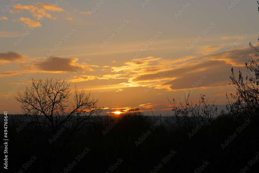 Obraz premium Couché de soleil dans le bocage virois