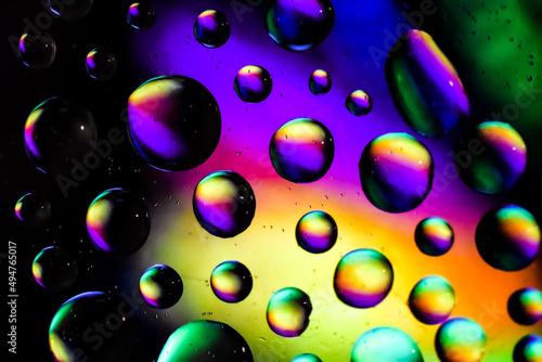 Bunte Tropfen
