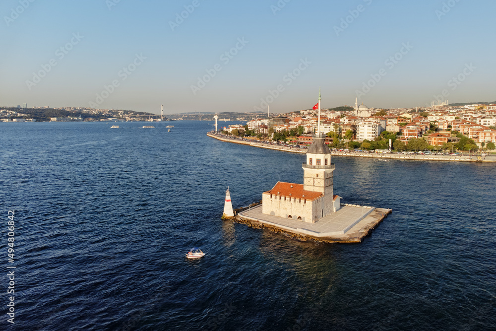 Obraz premium Aerial view of the Maiden's Tower in Istanbul, Turkey