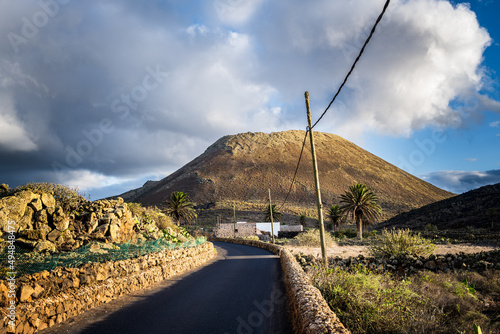 Route sur le volcan de la Corona Lanzarote photo