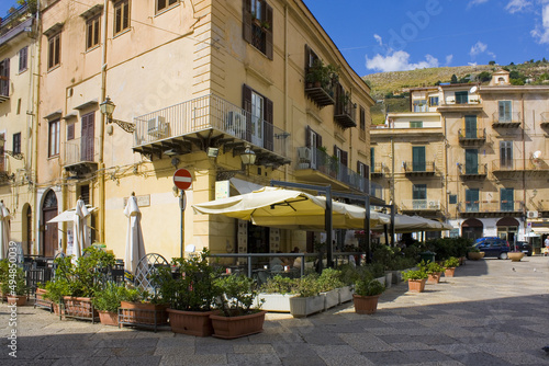 Fototapeta Naklejka Na Ścianę i Meble -  Street cafe in Old Town of Monreale, Sicily, Italy
