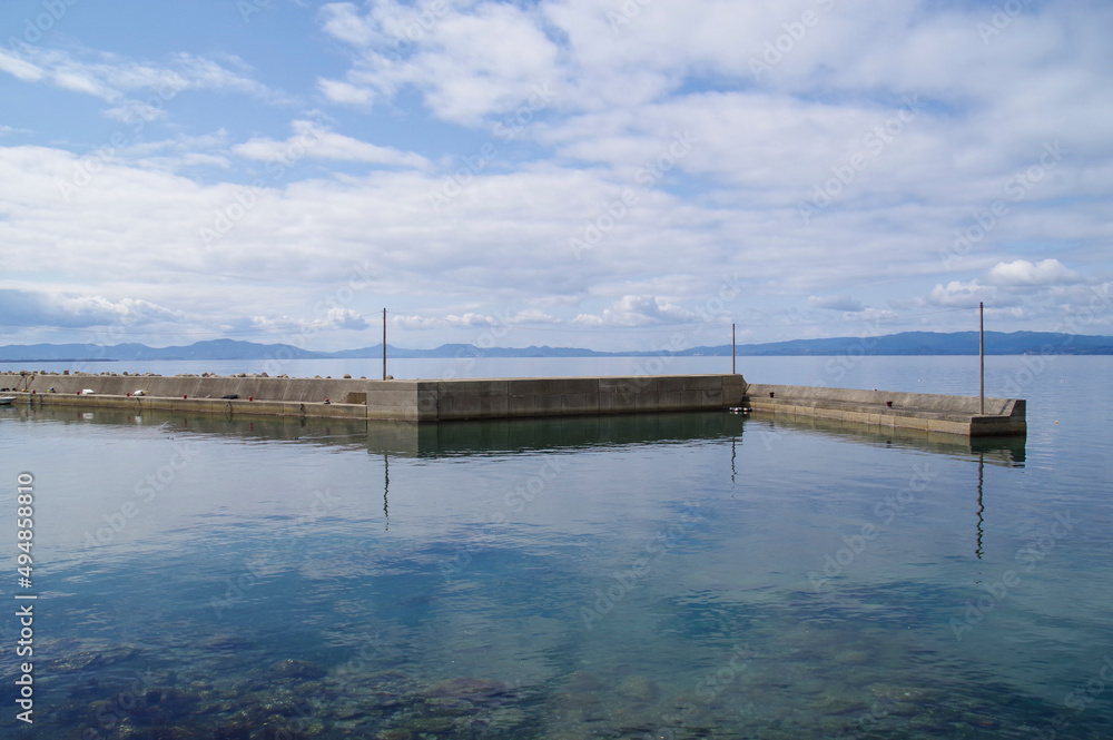 外海と離れているため波がたたない大村湾