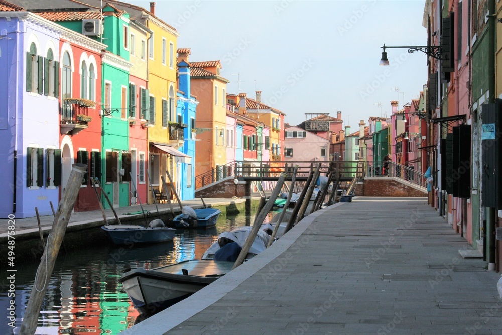 Burano isola di venezia tipico canale interno