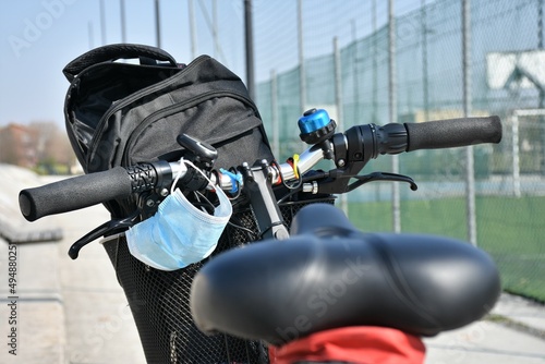Bicicletta sportiva particolare del manubrio