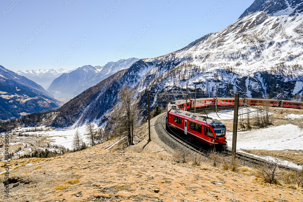 Poschiavo, Bernina, Val Poschiavo, Alp Grüm, Lago di Poschiavo, Puschlav, Val Bernina, Bernina-Express, Zugreise, Alpen, Graubünden, Winter, Wanderweg, Schweiz