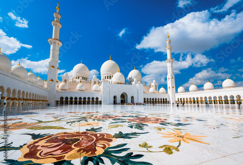 Beautiful view of the Sheikh Zayed Grand Mosque, Abu Dhabi, United Arab Emirates