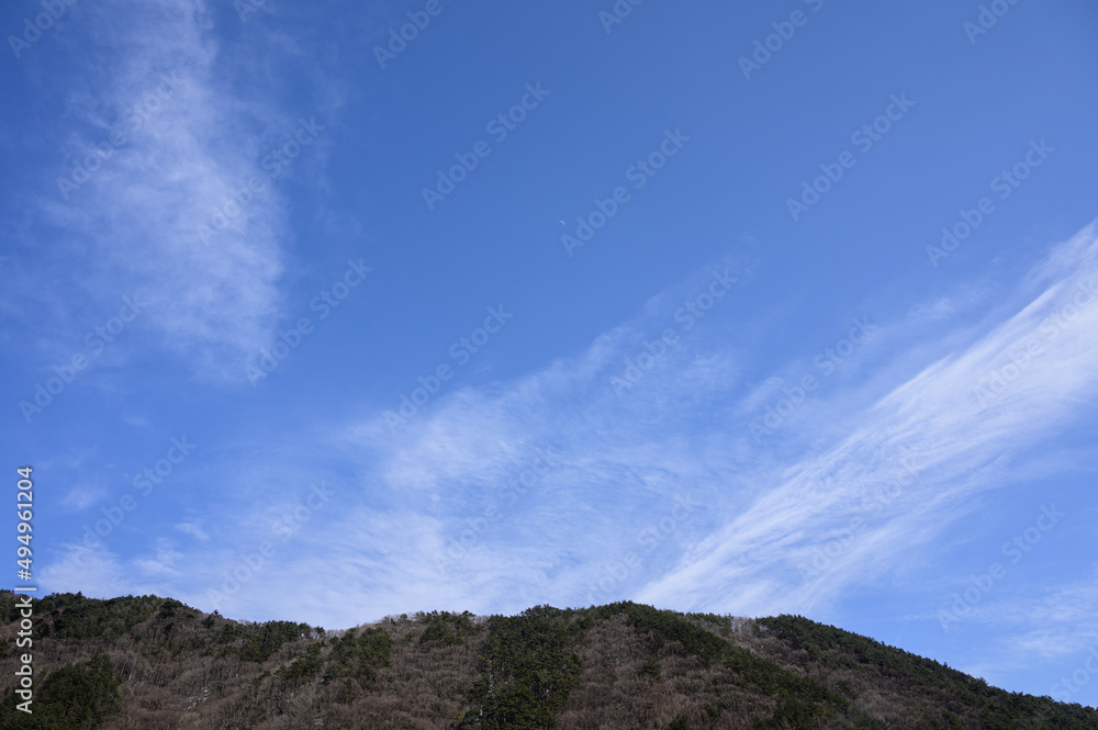 早春の辰野町の山と空 早春の辰野町の山と空