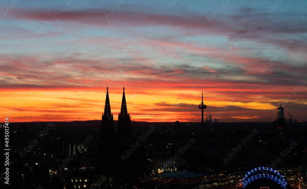 Fototapeta premium sunset over the city cathedral of cologne
