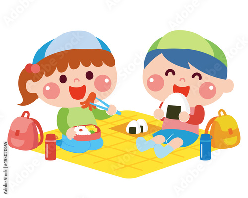 遠足でお弁当を食べる子ども