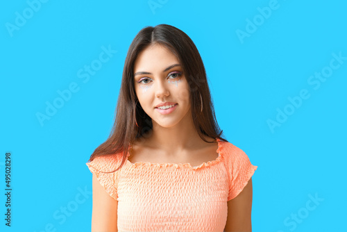 Portrait of young woman wit...