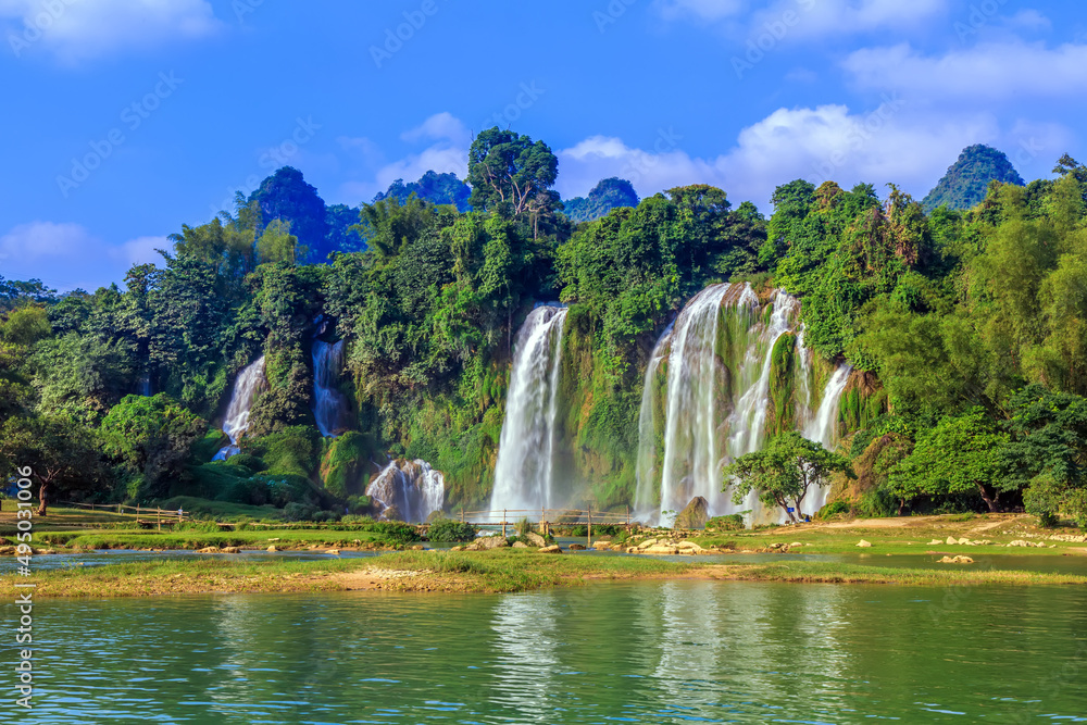 Obraz premium Outdoor cross border waterfall natural landscape