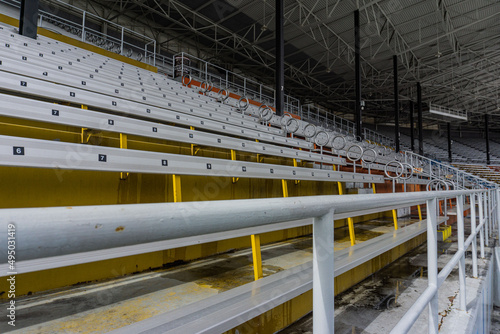 Konstfotografi Large yellow and white shot of the bleachers with safety pole up close