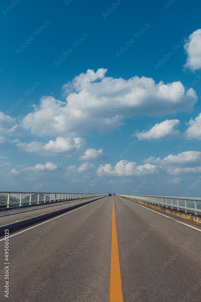 古宇利大橋と青空 沖縄県 古宇利大橋と青空 沖縄県
