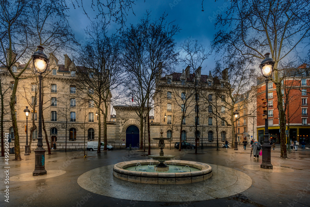 Paris, March 17, 2021: Place Monge in 5th arrondissement, students district during Covid19 restrictions in Paris - obrazy, fototapety, plakaty 