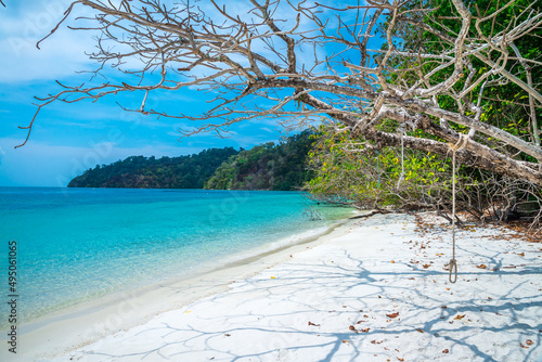Fototapeta Naklejka Na Ścianę i Meble -  Beautiful tropical island white sand beach - Koh Lipe, Thailand. Travel summer holiday concept.