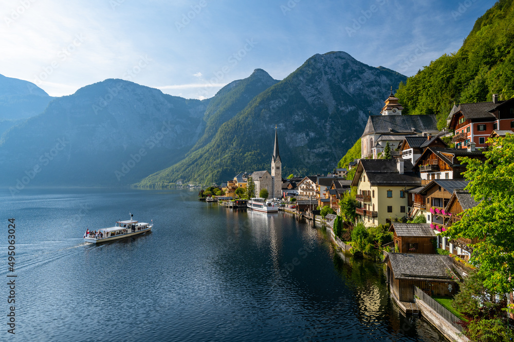 Tourist boat on the idyllic lake Hallstatt in front of the city Hallstatt, Salzkammergut, Upper Austria, Austria, Europe