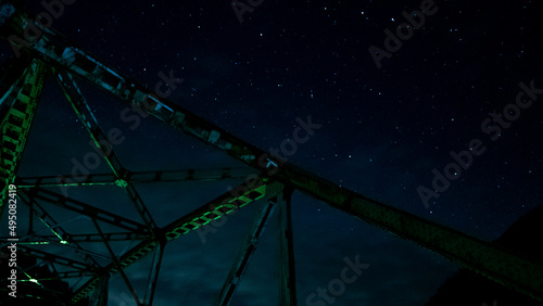 錆びた橋と星