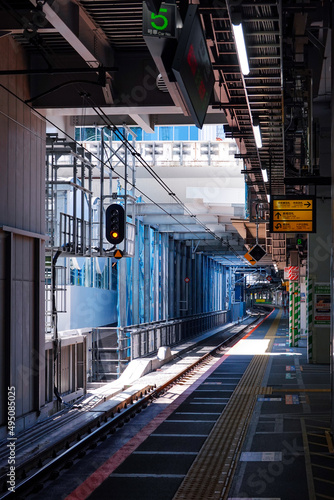静かな渋谷駅の埼京線ホーム（東京都渋谷区）