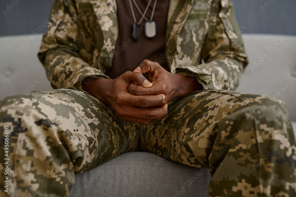 Closeup hands of soldier in military uniform - obrazy, fototapety, plakaty 
