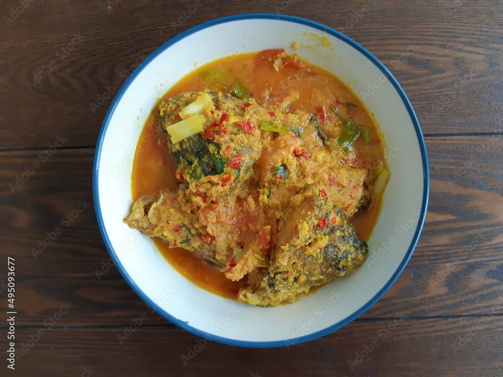 Ikan pesmol, or pesmol fish, is a typical Sundanese dish that originates in the Sunda region of West Java. As the name suggests, fish is the main ingredient for this dish. This recipe uses gourami.