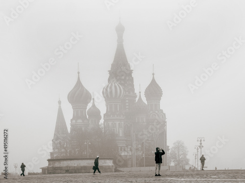 the rarest natural phenomenon, fog in the center of Moscow
