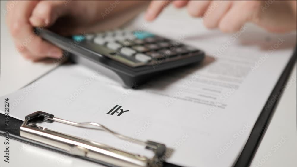 calculation of taxes in Korean-speaking. A man's hand counts the amounts on a calculator.Tax individuals and legal entities. Budgeting. Accounting for expenses and income. calculation of taxes in Korean-speaking. A man's hand counts the amounts on a calculator.Tax individuals and legal entities. Budgeting. Accounting for expenses and income.