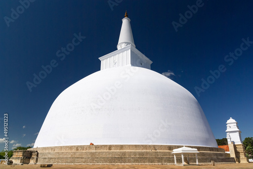 Ruwanwelisaya maha stupa, buddhist monument, Anuradhapura, Sri Lanka
