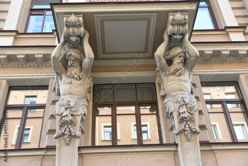 Obraz na plátně Balcon avec atlantes
