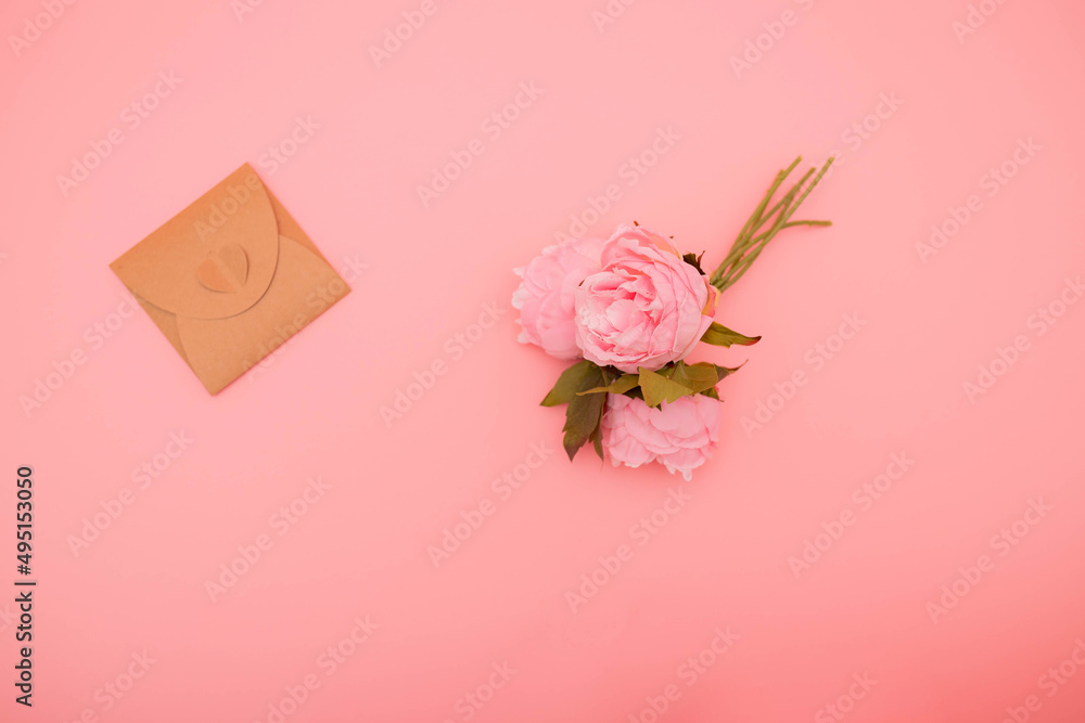 Sfondo rosa con tulipano e tastiera Stock Photo | Adobe Stock