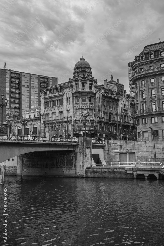 Landscape photo of the river and the city of Bilbao