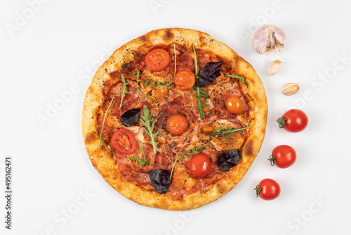 pizza tomato vegetables meat garlic 