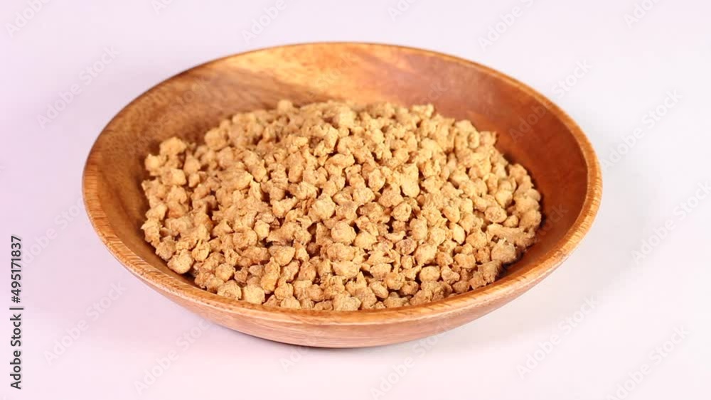 皿に盛った大豆ミート 回転 皿に盛った大豆ミート 回転