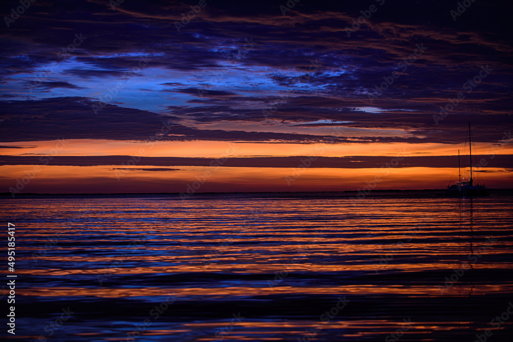 Obraz premium Calm sea. Abstract background with sunset and ocean. Golden sunrise sunset over the sea waves. Sunrise over the ocean.