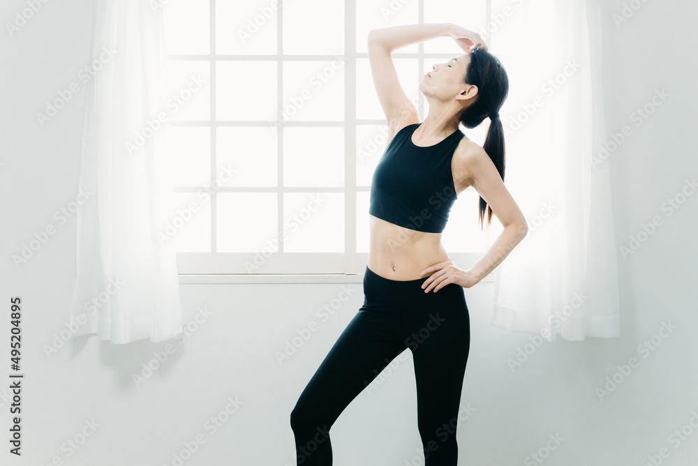 女性のボディ（横顔）
