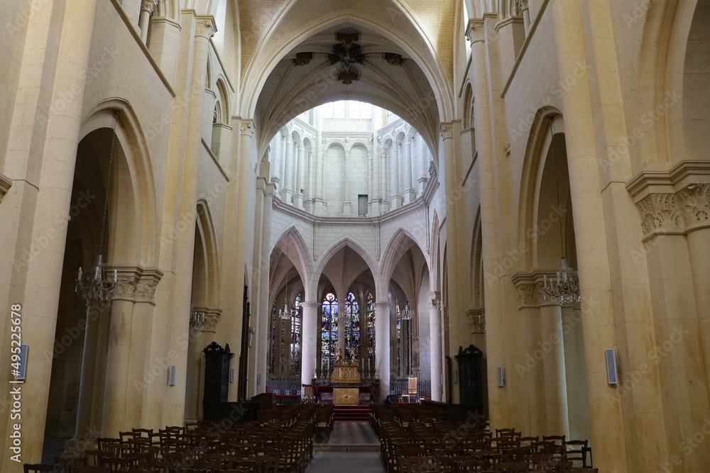 L'église Saint Eusèbe, église de style roman, ville de Auxerre, département de l'Yonne, France