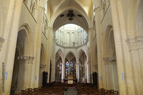 L   glise Saint Eus  be    glise de style roman  ville de Auxerre  d  partement de l Yonne  France
