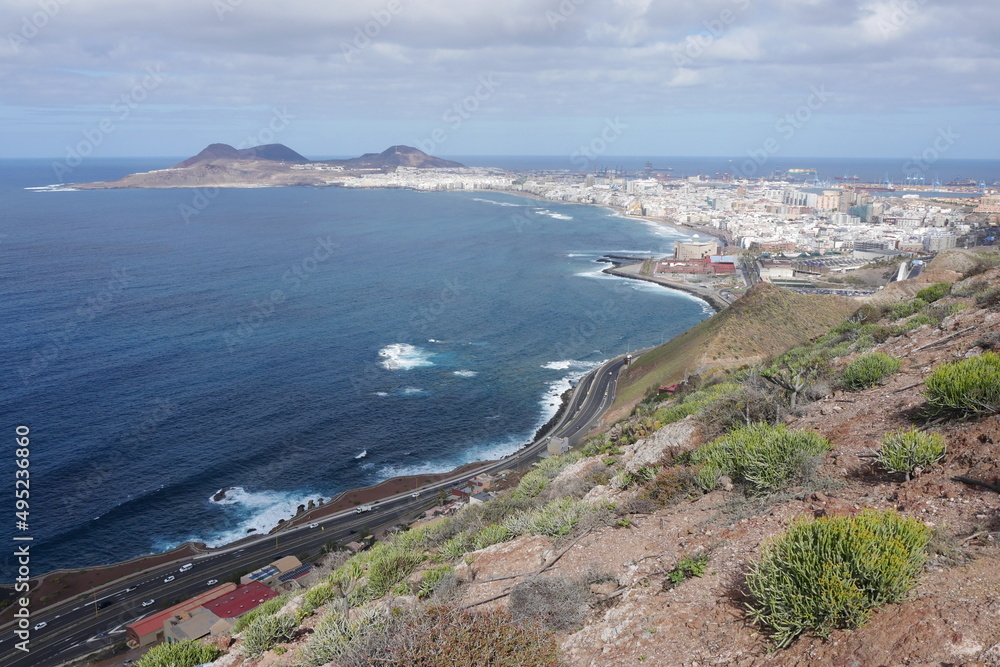 Küste mit Blick auf die Halbinsel la Isleta von Las Palmas de Gran Canaria