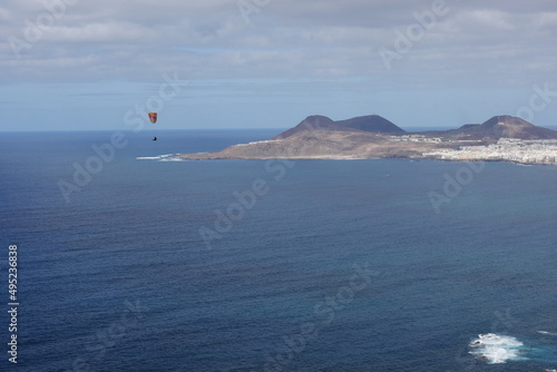 Küste mit Blick auf die Halbinsel la Isleta von Las Palmas de Gran Canaria